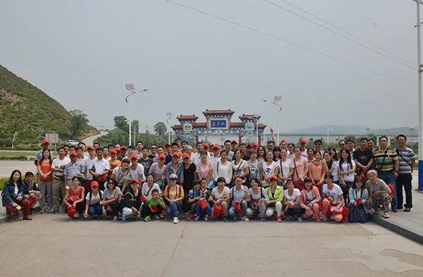 The company held group building activities